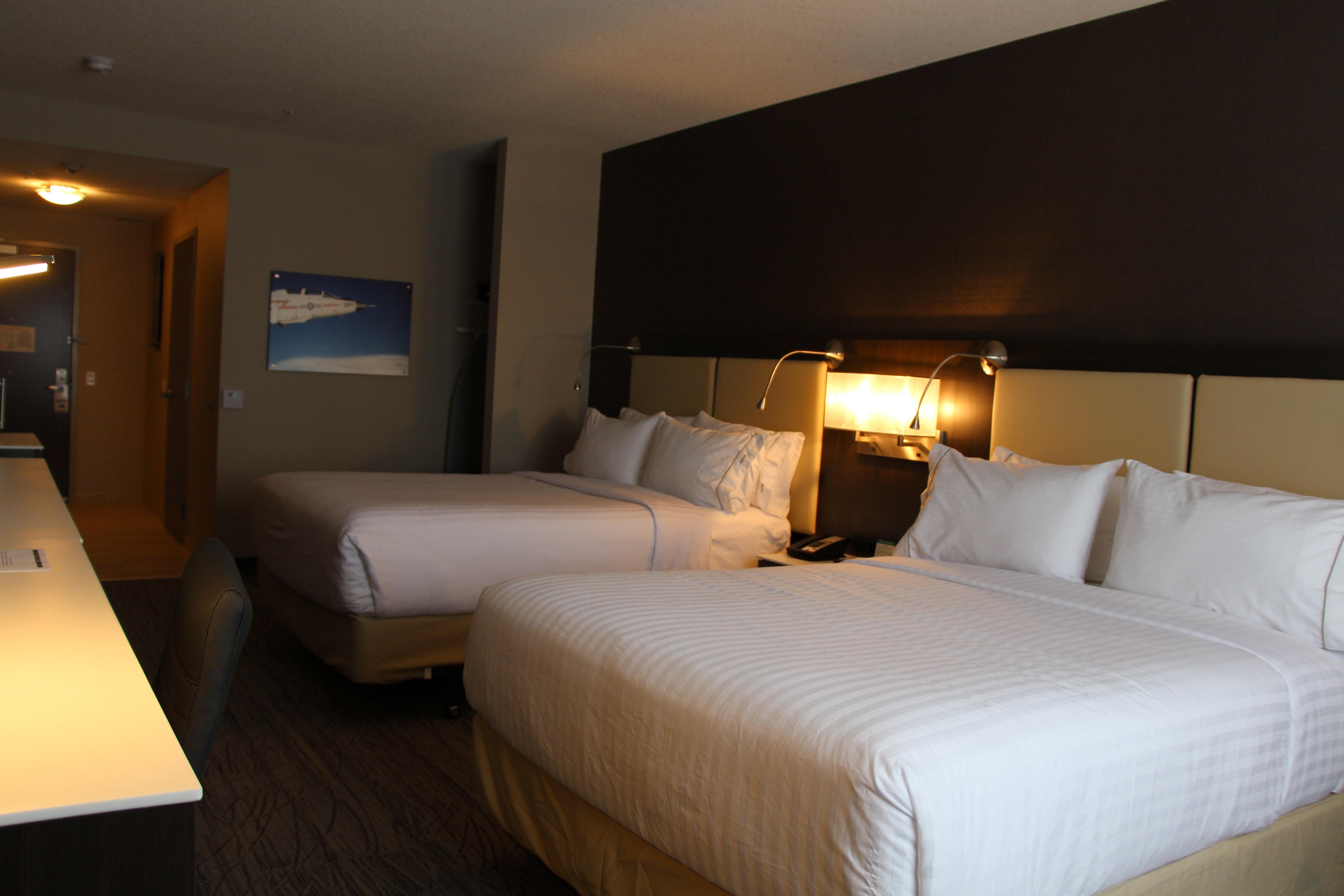 Holiday Inn Express & Suites Cold Lake By Ihg Exterior foto